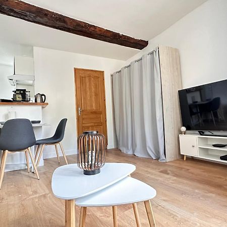Home Up Pontoise Kültér fotó